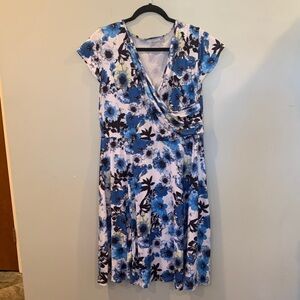 Haute Edition Blue and White Flowered Short Sleeve Wrap Top Dress Women’s 1X